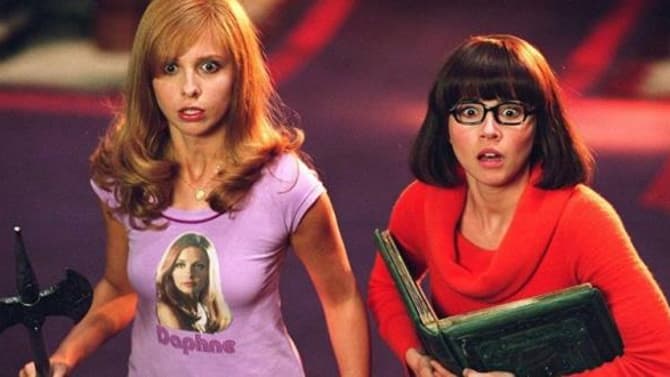 SCOOBY-DOO Star Sarah Michelle Gellar Reveals That A &quot;Steamy Kiss&quot; Between Dafne And Velma Was Cut