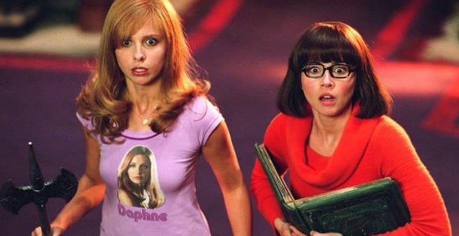 SCOOBY-DOO Star Sarah Michelle Gellar Reveals That A &quot;Steamy Kiss&quot; Between Dafne And Velma Was Cut