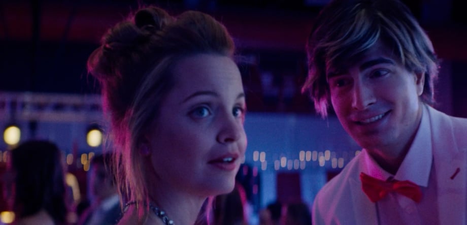 ICK Exclusive Interview With Mena Suvari ("Staci") On Stretching Her Comedy Chops, AMERICAN PIE & More!