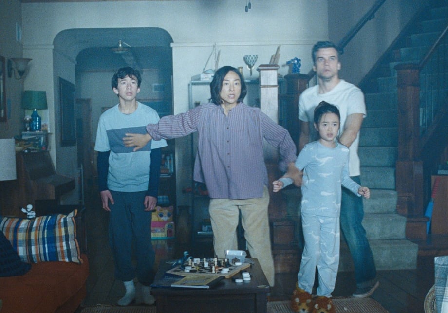 The Last House: Greta Lee & Wagner Moura Star In First Trailer For Netflix's Mysterious Sci-Fi Horror Movie